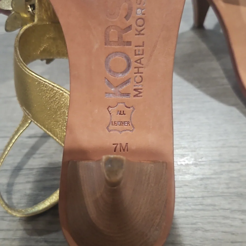 Kors Michael Kors Gold Thing Green Fish Embellishments Size 7M Sandals - Picture 13 of 14
